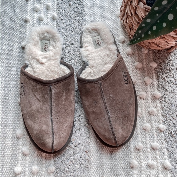 UGG Other - Ugg brown slippers